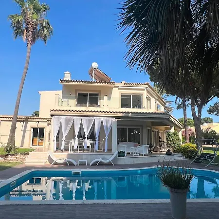 Spacious villa Matilda in Vilamoura big pool, golf view Quarteira