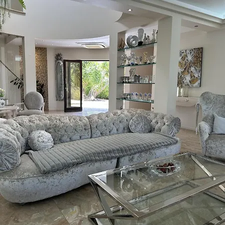 Spacious villa Matilda in Vilamoura big pool, golf view
