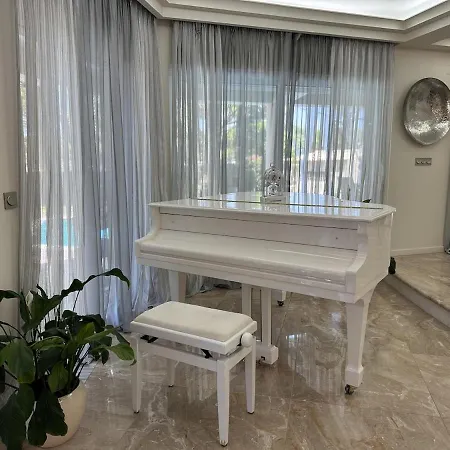 Spacious villa Matilda in Vilamoura big pool, golf view Quarteira