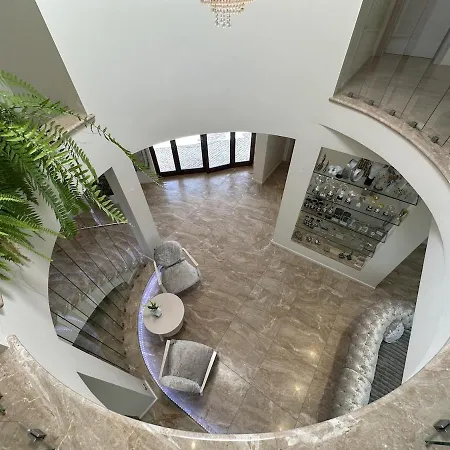 Spacious Matilda In Vilamoura, Big Pool, Golf View And Access Villa