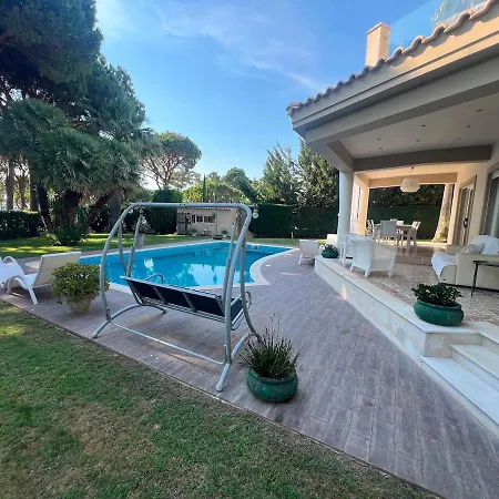 Spacious villa Matilda in Vilamoura big pool, golf view Villa